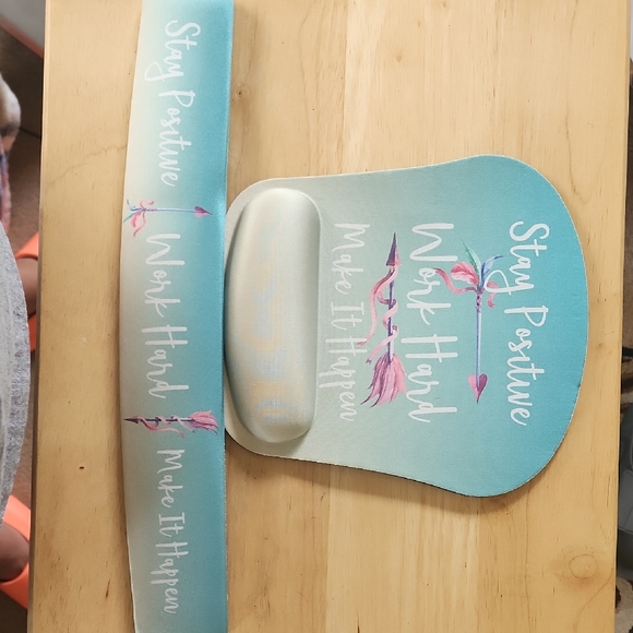 Mouse Pad And Wrist Rest "Stay Positive Work Hard Make It Happen" - Picture 1 of 1